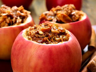 Pečene jabuke punjene bademima ili orasima i žitaricama