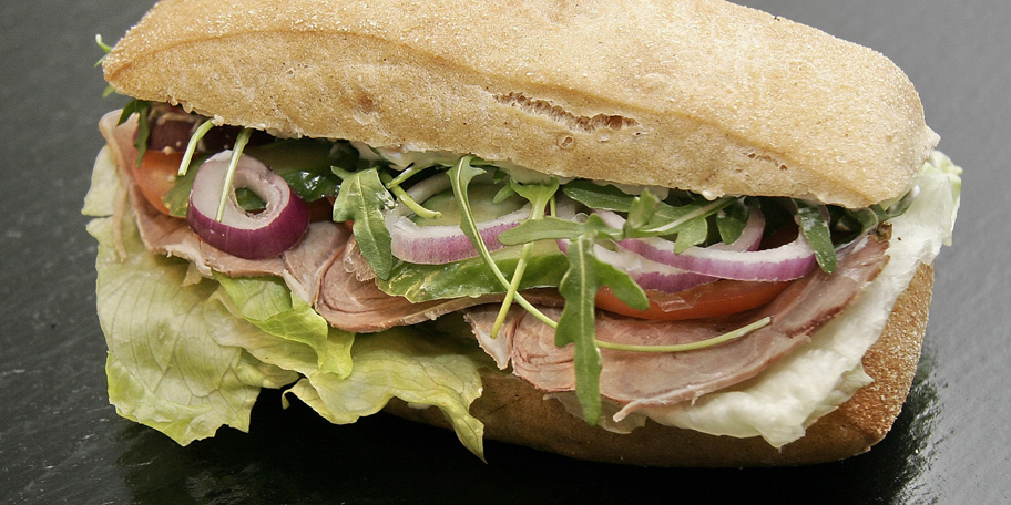 Đabata sendvič sa svinjskim mesom