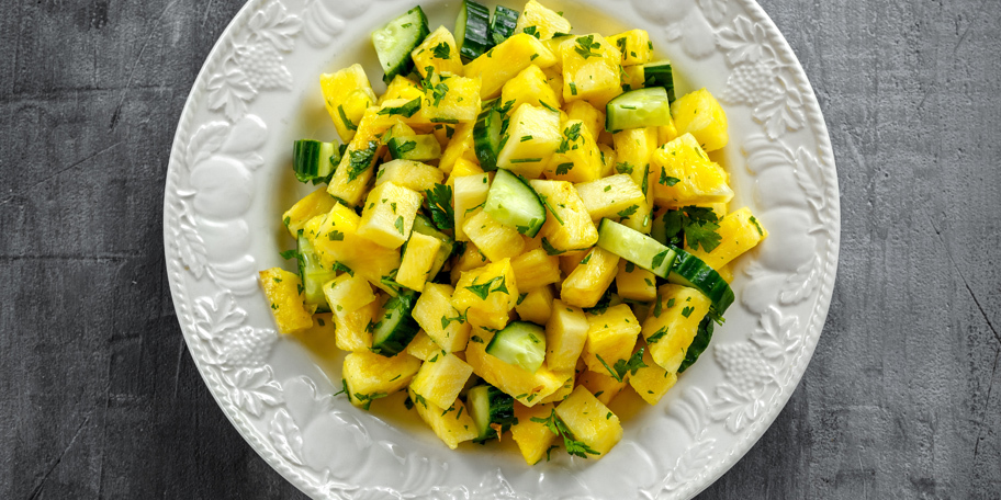 Ananas i krastavac salata